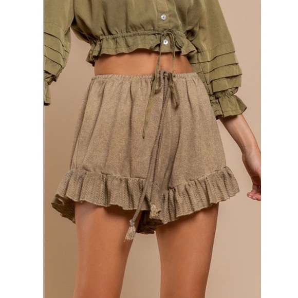 NWT POL Knit Shorts with Ruffle Trim - Picture 1 of 14